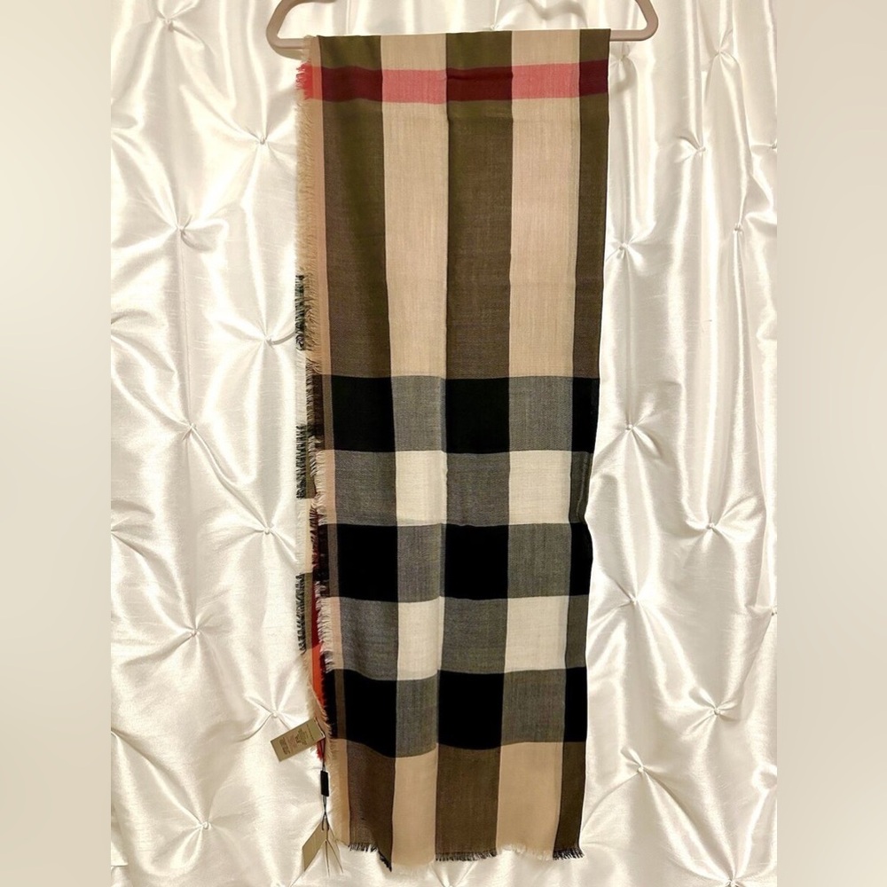 Burberry authentic cotton luxurious scarf 🔥 - Picture 16 of 16